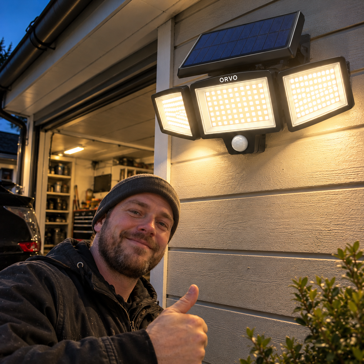 Lampans rörelsesensor och huvuden riktade nedåt